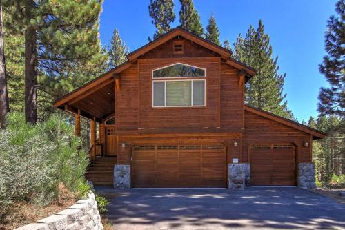 Washoe Wanderlust - Game Rm w Pool Table - Foosball