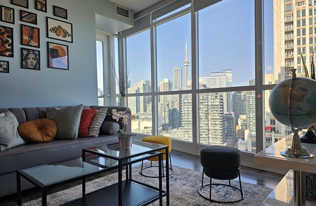 Watch planes takeoff from your balcony! 2+1 BD 2 BA w/pool, hot tub & parking