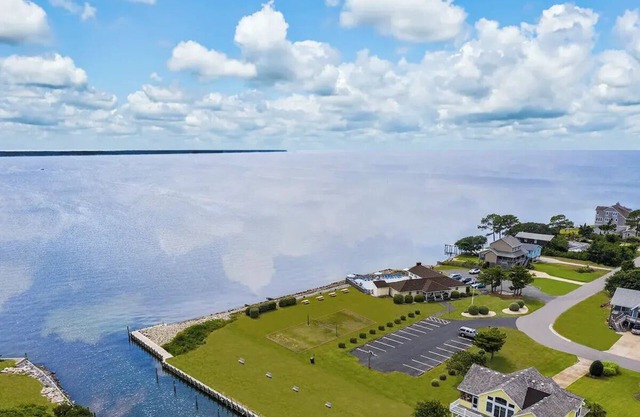 Water Front Luxury, Fisherman/Boaters Dream - TIKI Bar, New Kitchen, Firepit.