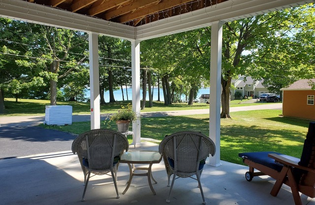 WATER VIEW HOUSE CLOSE TO LAKE ERIE