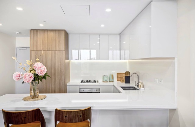 Water Views 2 Bedroom Apartment in Hurstville
