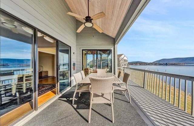 Water Views EVERYWHERE! Waterfront-Pools-Tennis-Beach-Dock!