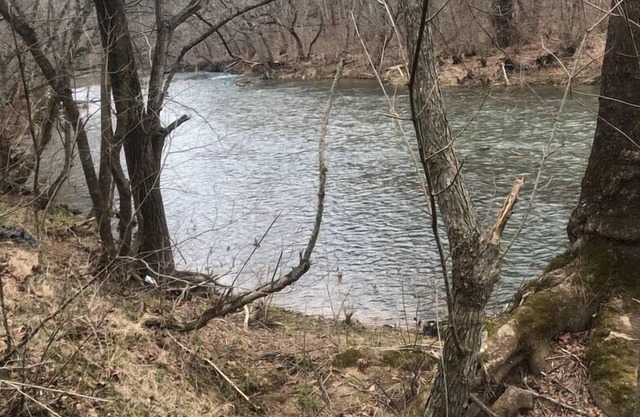 Water Views-Private River Access--2 Hot Tubs