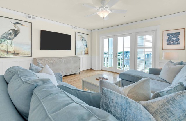 WaterColor Beachside #4- 3 BR, WaterColor Beach Club, Golf Cart, Gulf Front, 2 min to Seaside