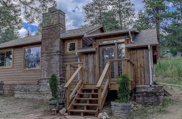 waterfall/stream, sauna, fireplace, hammock, full kitchen