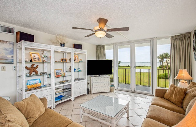 Waterfront 2BR Condo With Amazing Views - Huge Community Pool - Convenient Beach Access - Fast WiFi