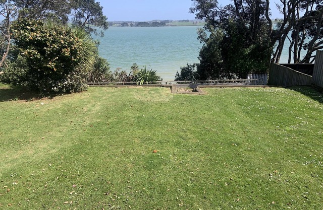 Waterfront - 3 bedroom, 2 bathroom, peaceful, private with- sunny conservatory