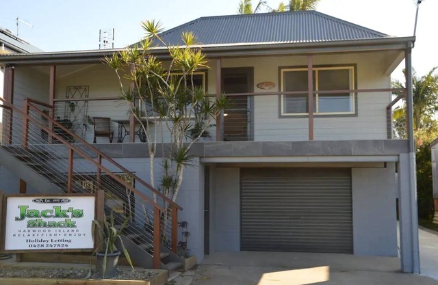 Waterfront 3bedroom home on Harwood Island