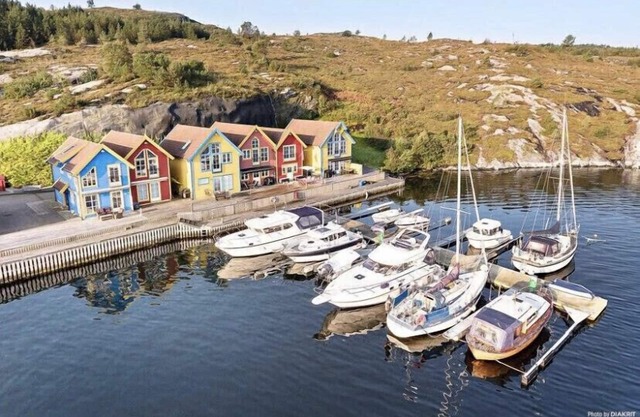 Waterfront cabin, 35 min drive to Bergen and access to Norwegian fjord
