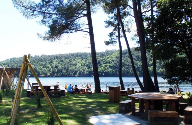 Waterfront chalet on LAC DE GUERLÉDAN - BRITTANY