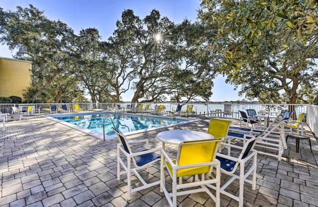 Waterfront Community w/Perks: Mary Esther Condo