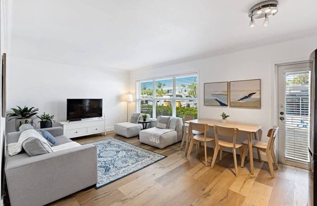 Waterfront Condo Near Las Olas and Beach