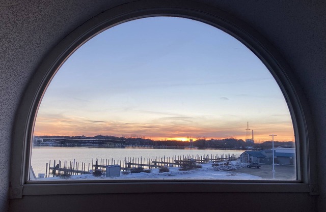 Waterfront Condo in Beautiful Spring Lake /bike path to Grand Haven