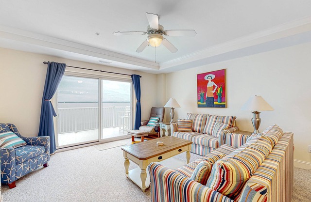 Waterfront condo with shared pool, gym & game room, close to everything