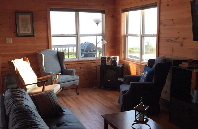 Waterfront Cottage Rental - Hardingdale Cottage