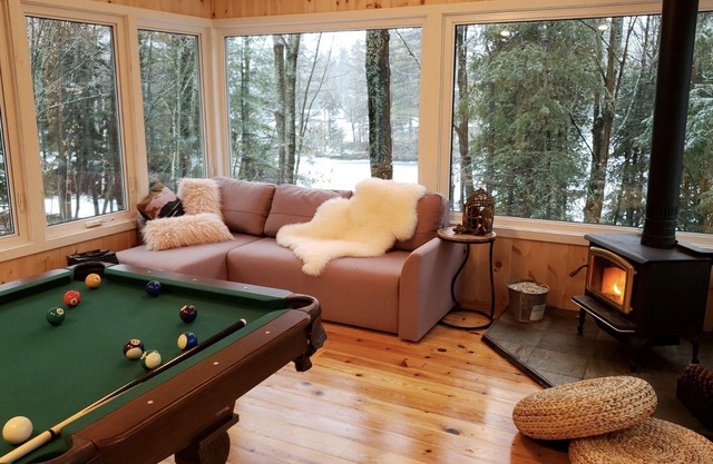 Waterfront Cottage Retreat With Hot Tub and Sauna
