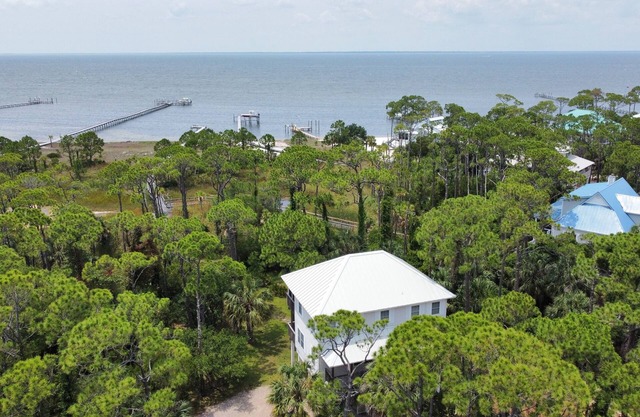 Waterfront! Easy Beach Access - 2 FREE BIKE RENTALS INCLUDED WITH YOUR STAY!