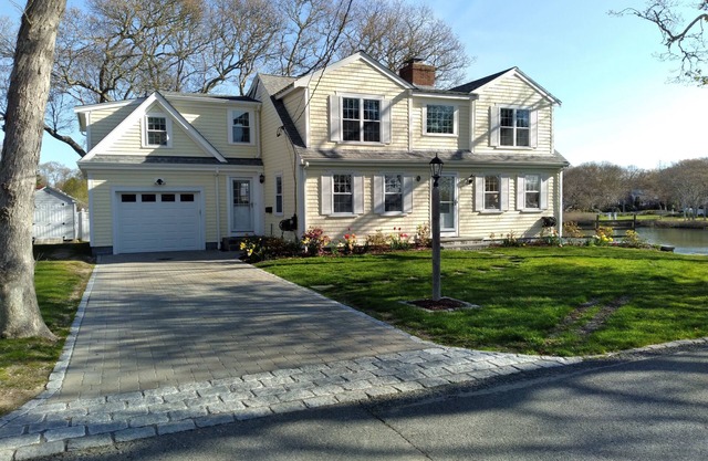 Waterfront, Falmouth Heights. 5 bed/3 bath, walk to beaches and downtown