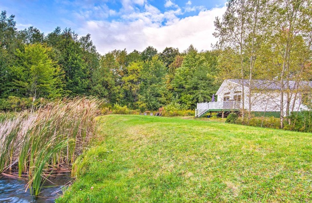 Waterfront Hideaway ~ 3 Mi to Elk Mountain!