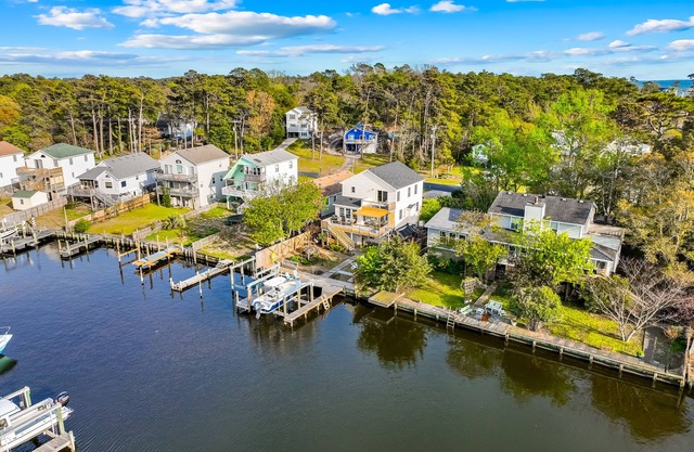 Waterfront home and Oasis with private dock, outdoor bar and firepit