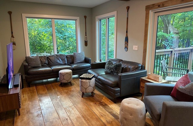 Waterfront Home Perfect for Golfers, Millcroft and Alton Mill Wedding Groups