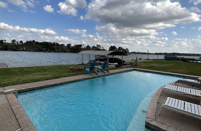 WATERFRONT HOME PRIVATE POOL BOAT DOCK GOOD FISHING GOLF MEMORIES