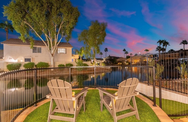 Waterfront home w/FREE heated pool in charming Chandler