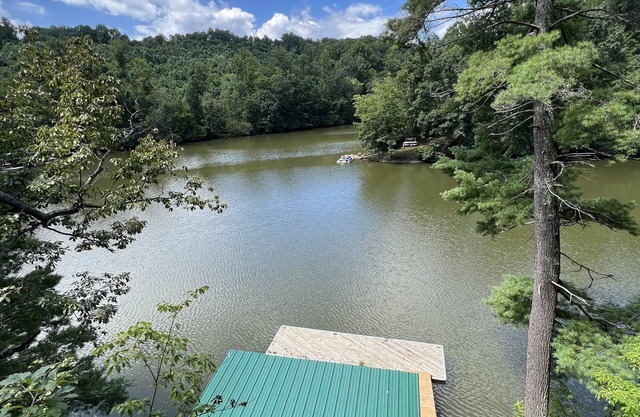 Waterfront home with 3 bedrooms and free parking