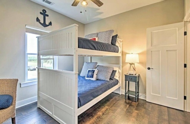 Waterfront Home with shared dock and Shared Property