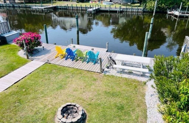 Waterfront! HotTub, Game Room, Kayaks, SUPs, FirePit, YMCA! Theater Room, DogsOK