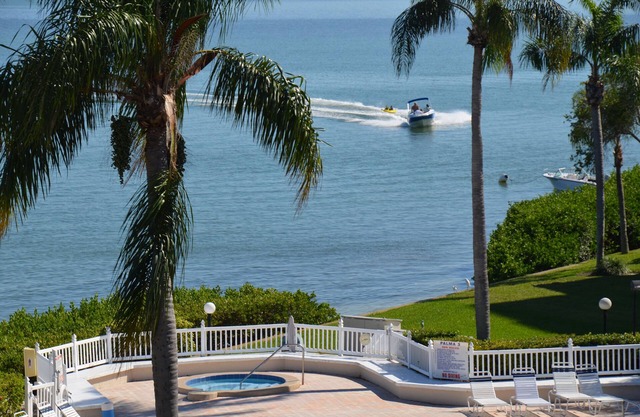 Waterfront living! Relax and enjoy a comfortable tropical vacation