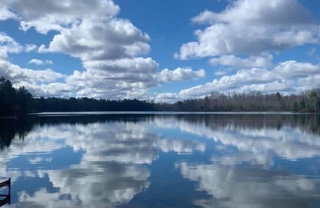 Waterfront Lodge for 10 – Canoes, Kayaks & Pontoon! Pet-Friendly!