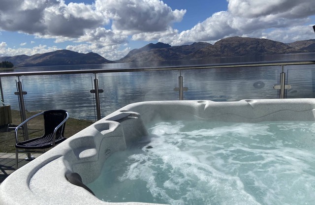 Waterfront Lodge 4 with Hot Tub