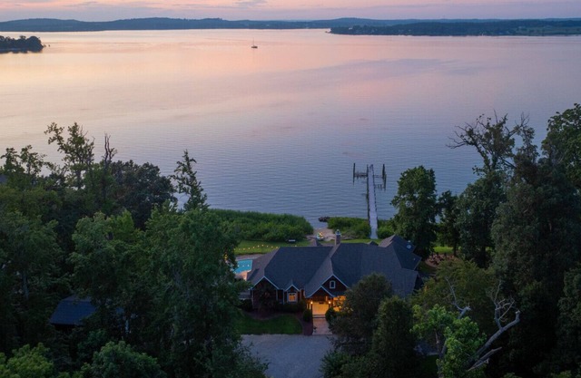 Waterfront Lodge packed with Amenities