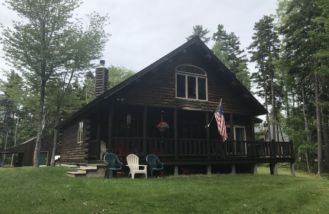 Waterfront Log Cabin With Private Dock And Game Room