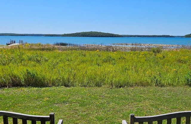 Waterfront Log Home & Bunkhouse, 300' Scott's Bay, Boat Access w Dock & Hunting,