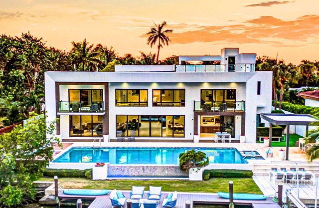 Waterfront Masterpiece Villa/Grand Heated Pool/Seabreeze Key