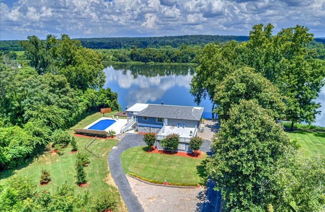 Waterfront Oasis: Relax by the Pool, Fish, Kayak, and Enjoy Fire Pit Gatherings!