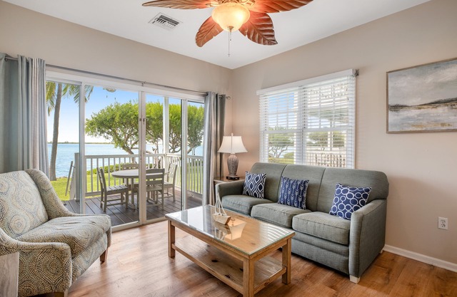 Waterfront retreat with balcony views, kayak, SUP, central AC & washer/dryer