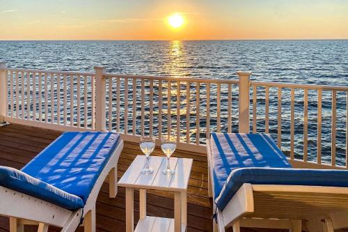 Waterfront Sanctuary with Panoramic Bay Views!