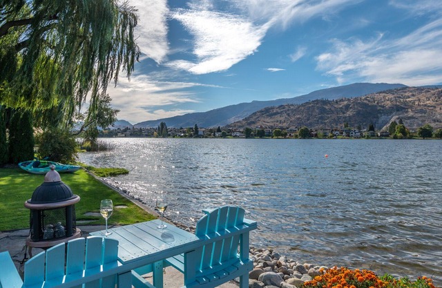 Waterfront self-contained 1 Bedroom Suite - Sleeps 2