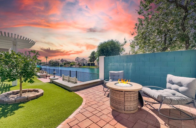 Waterfront, Stadiums Close! Pool Not Hot, Just Right!