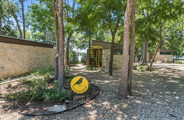 Waterfront stay w/private pickleball court, lakeside hammocks & cozy firepits