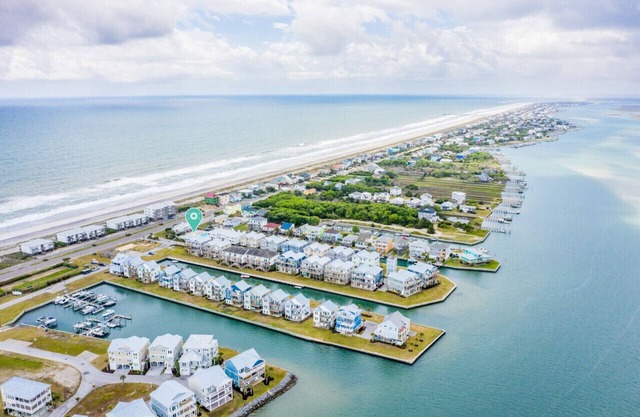 Waterfront*Steps to beach*Boat Launch*Kayaks*Pools