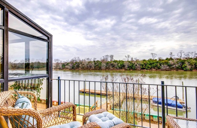 Waterfront Vacation Rental on Savannah River!