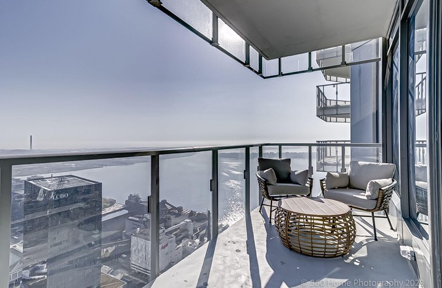 Waterfront View 1BR & WFH in Luxury Building High Floor with Breathtaking Views