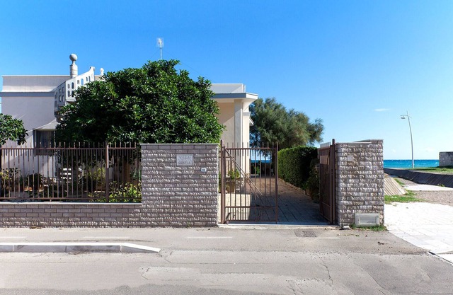 Waterfront villa in San Foca with direct access to the sea m160