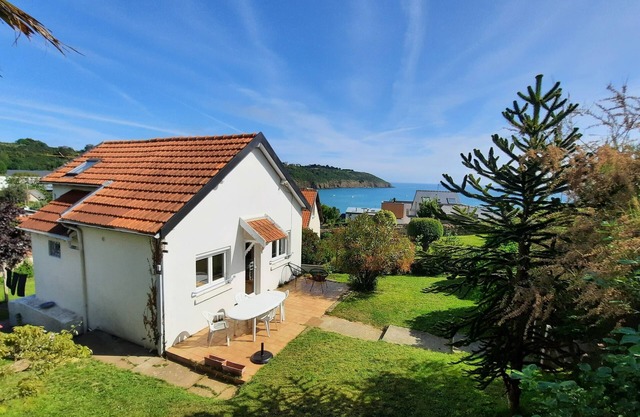 Waterfront with sea view!