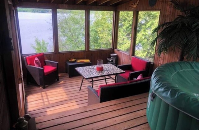 Waterfront with Spa - Havre de l'Auror