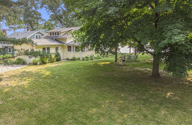 Waterloo Cottage - Beautiful Lakefront Cottage at Clear Lake Near Chelsea, MI.